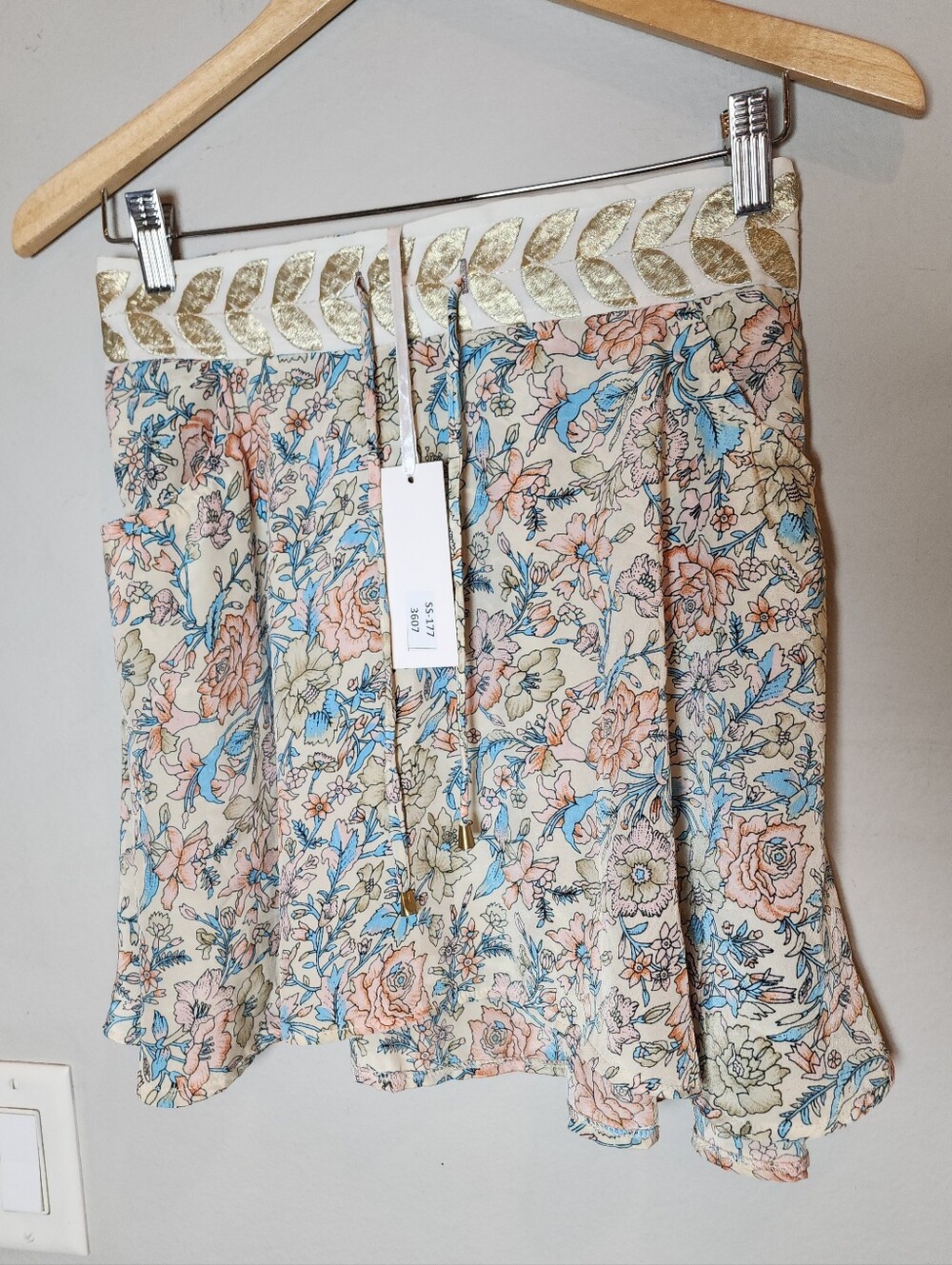 XS-M NWT Karma Highway Floral Mini Skirt Silky Satin Lightweight Pull On Pocket